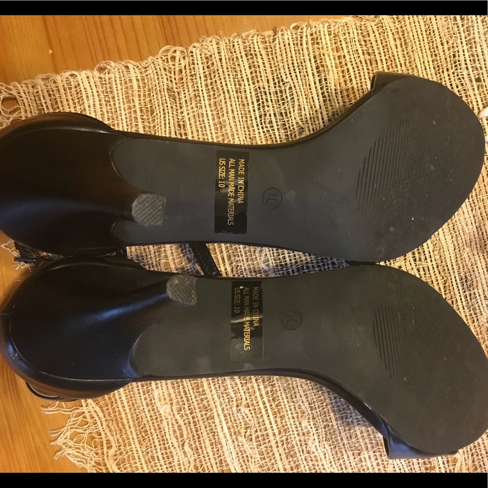 Black strappy heels - Picture 6 of 8
